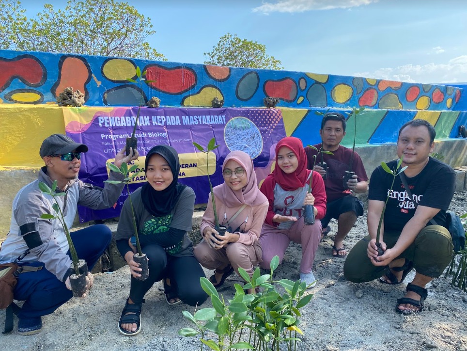 Upaya Konservasi Penyu Dan Mangrove Di Pulau Sabira